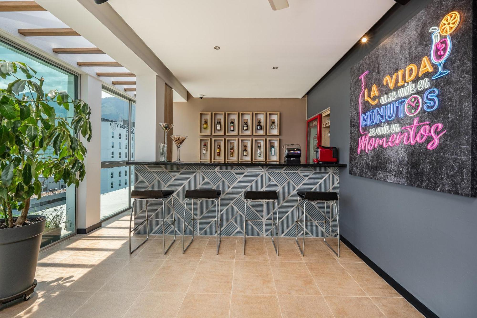Novelty Suites Hotel Medellin Ngoại thất bức ảnh